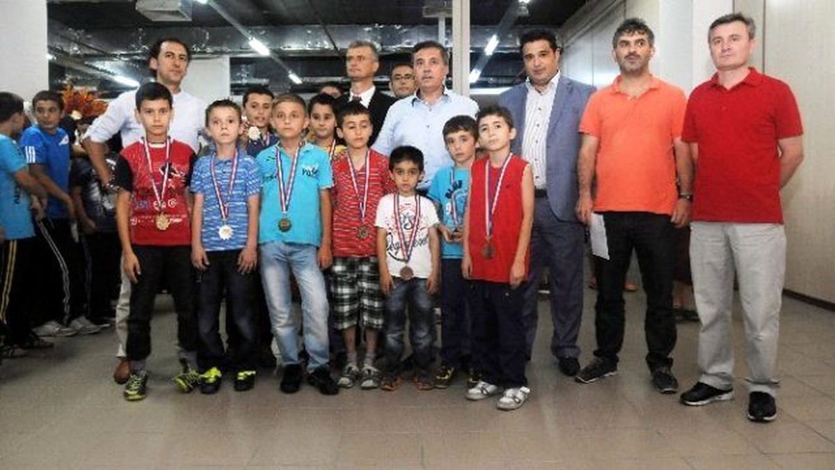 Kur\'an Kursu Öğrencileri Madalyalarını Başkan Çetin\'den Aldı