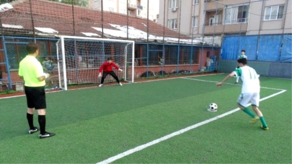 Kur\'an Kursu Öğrencilerinin Futbol Turnuvası