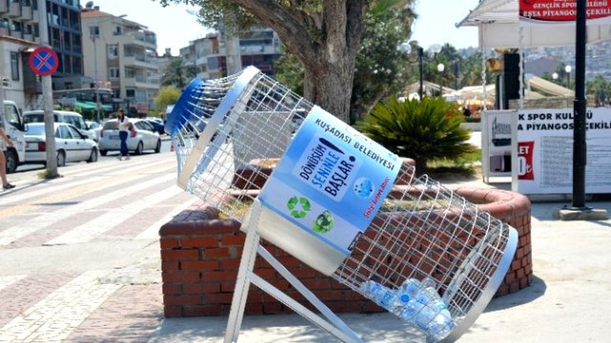 Kuşadası\'nda Özel Tasarımlı Pet Şişe Sepetleri