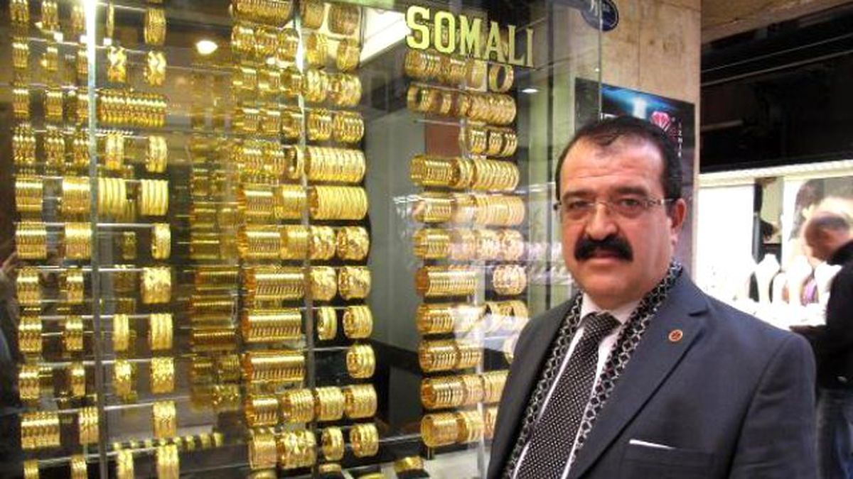 Kuyumcularda Satıcıdan Başka Kimse Yok