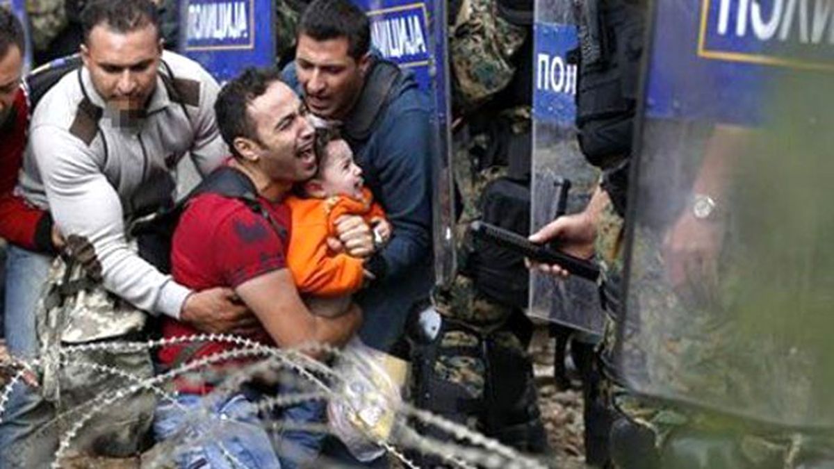 Makedon Polisinden Kaçak Göçmenlere Gazlı Müdahale!