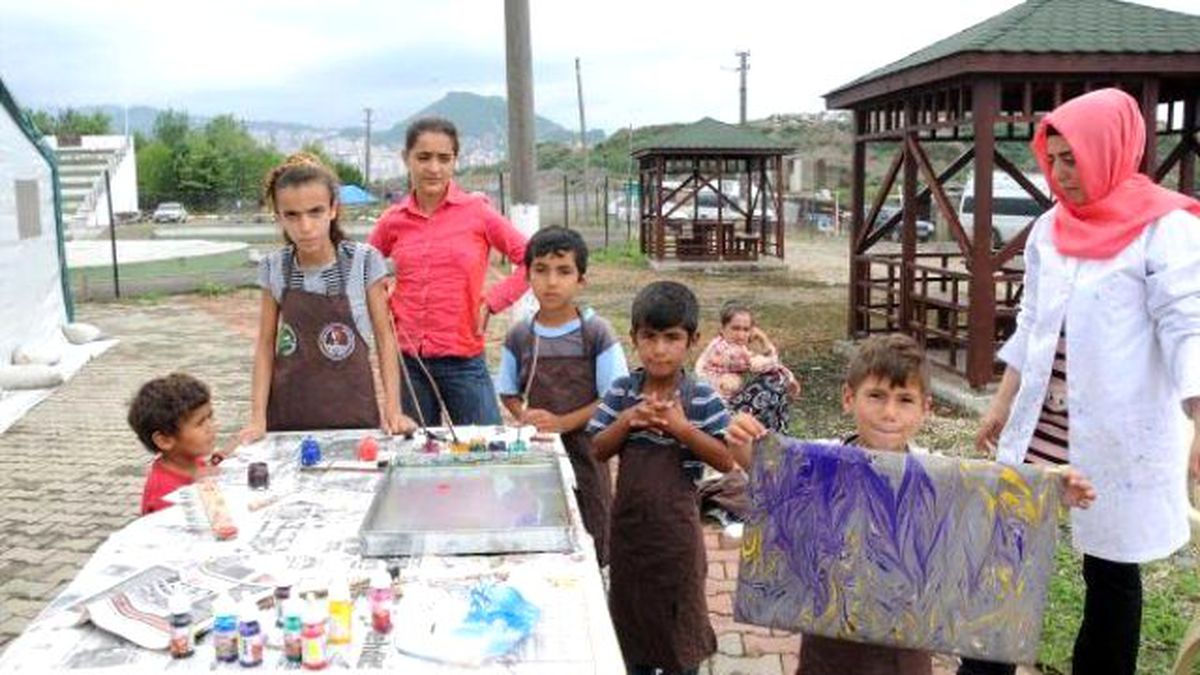 Mevsimlik Fındık İşçilerinin Çocuklarına Ebru Kursu