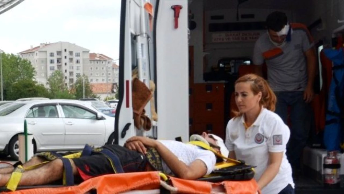 Samsun\'da Motosiklet Yayaya Çarptı: 2 Yaralı