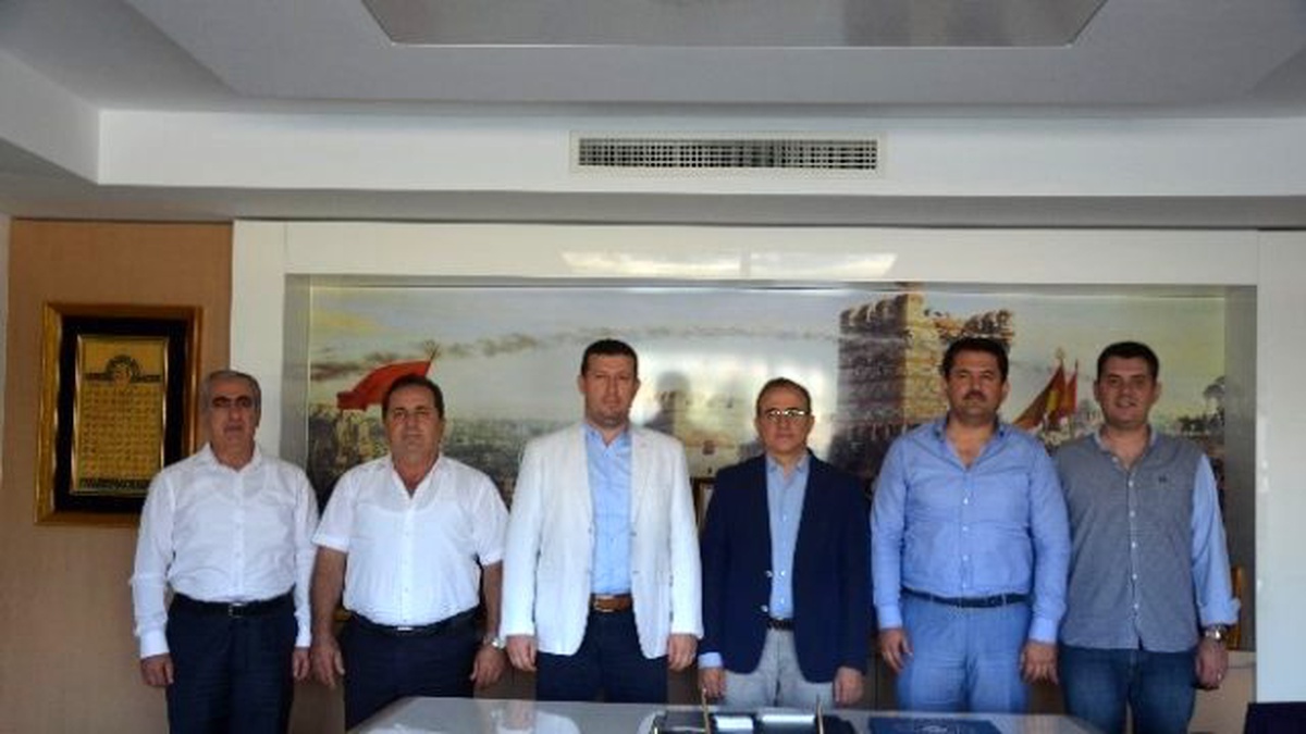 MÜSİAD İzmir Heyeti Milletvekili Sürekli\'yi Ziyaret Etti