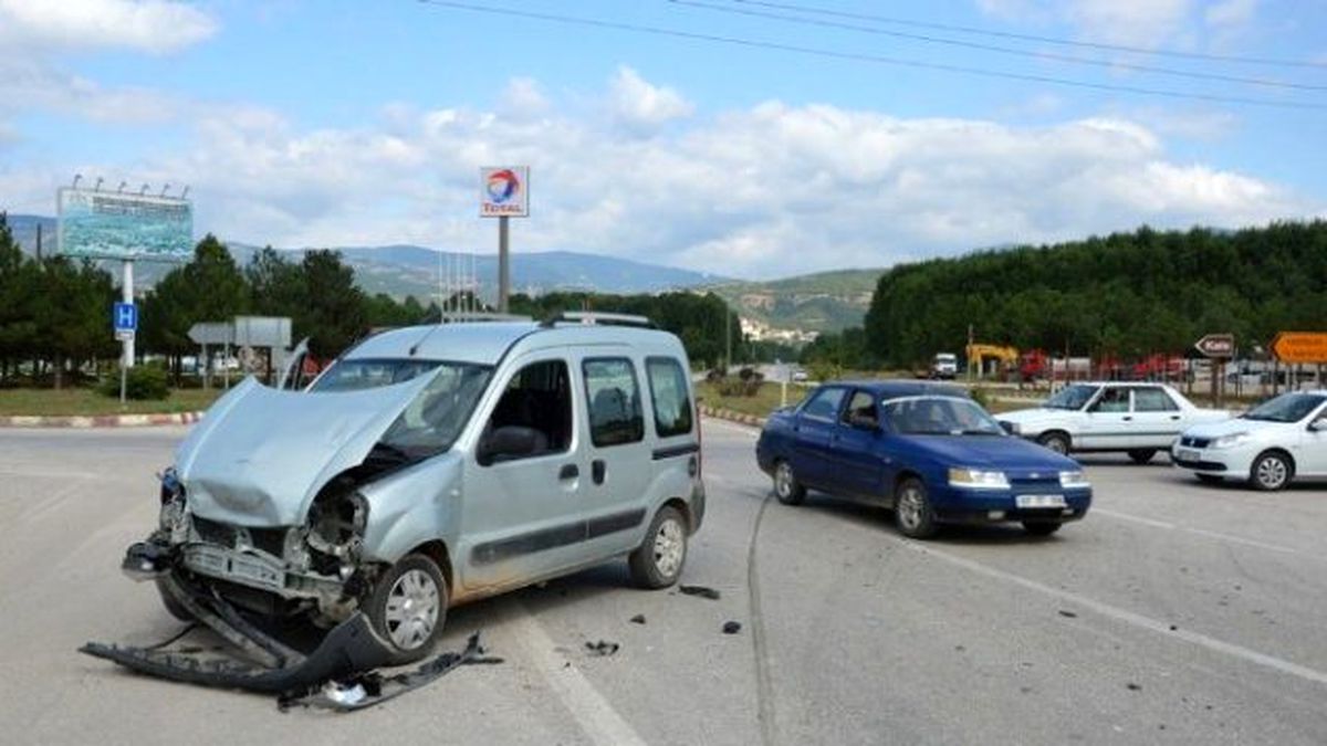 Niksar'da Trafik Kazası: 3 Yaralı