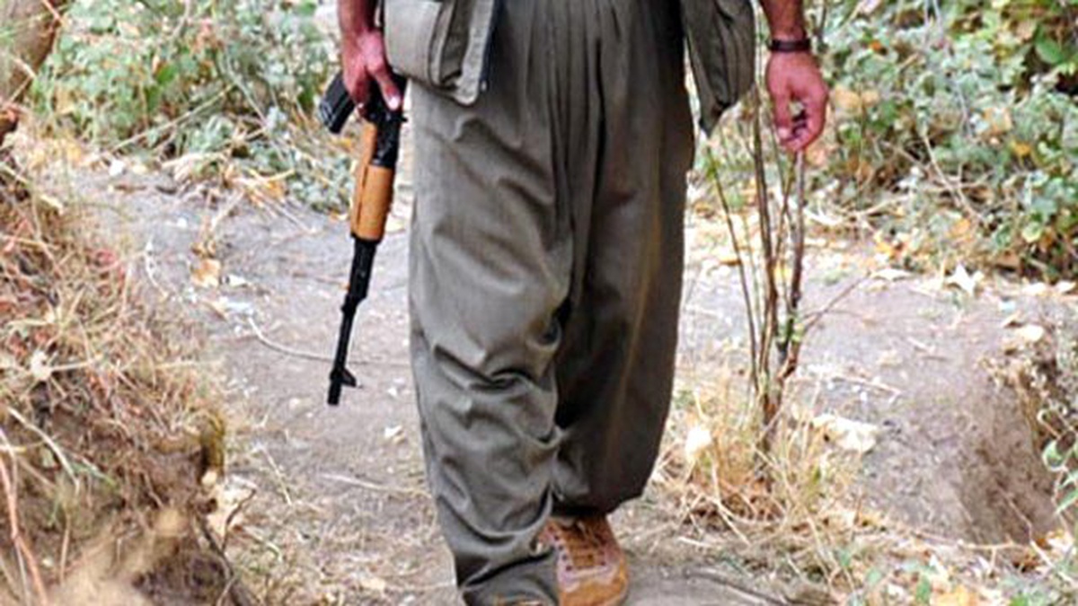 PKK\'lılar Bomba Yüklü Aracı Jandarma Karakolu Önünde Patlattı: 2 Asker Yaralı