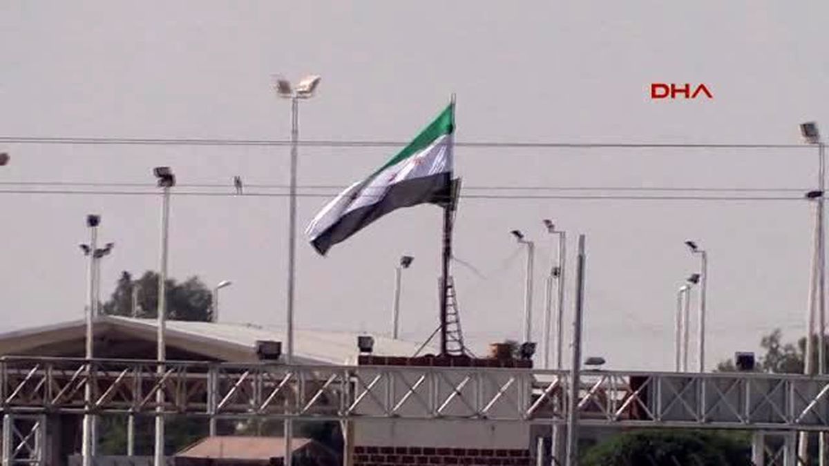 Şanlıurfa - Pyd\'nin Çekildiği Telabyad\'a Öso Bayrağı Asıldı