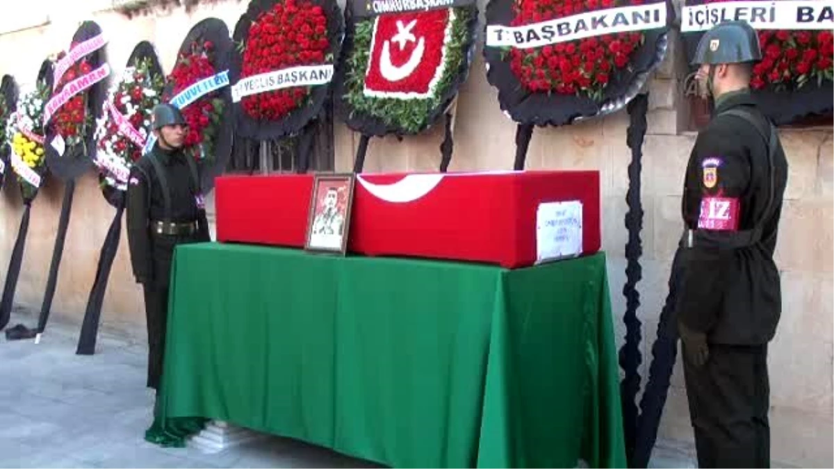 Şehit Jandarma Er Ömer Erüstün\'ün Cenazesi (2)