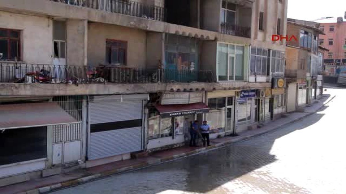 Şemdinli\'de Dükkanlar Açıldı