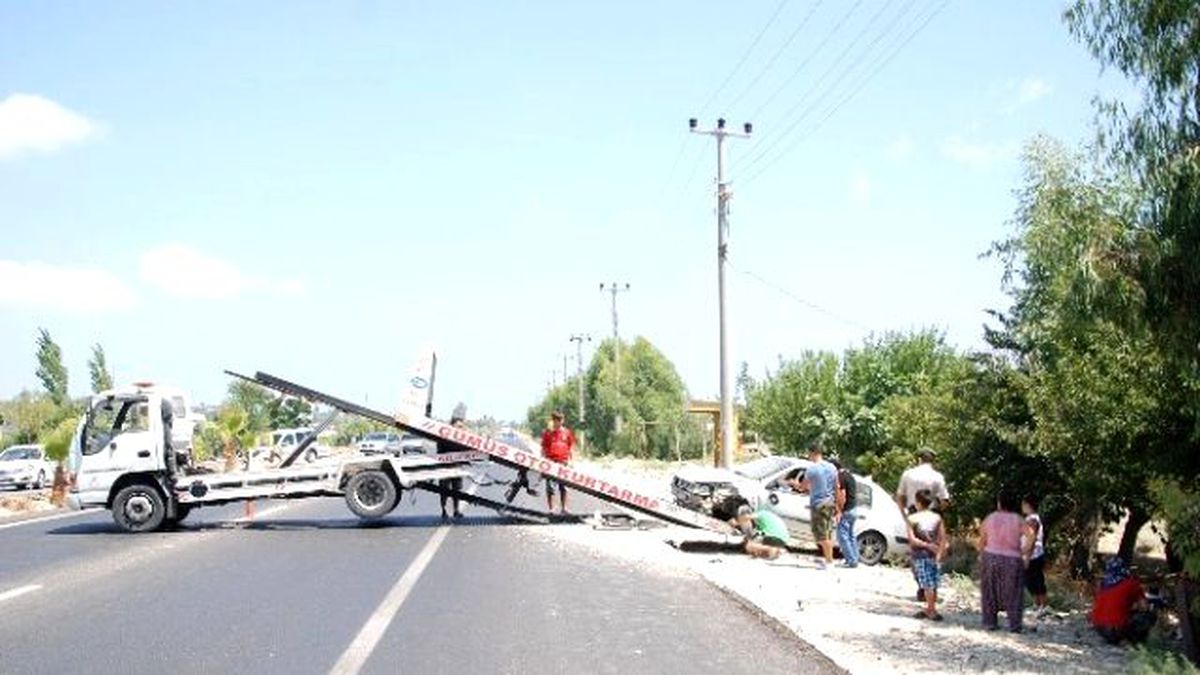 Silifke\'de Üç Aracın Karıştığı Kazada 1 Kişi Yaralandı