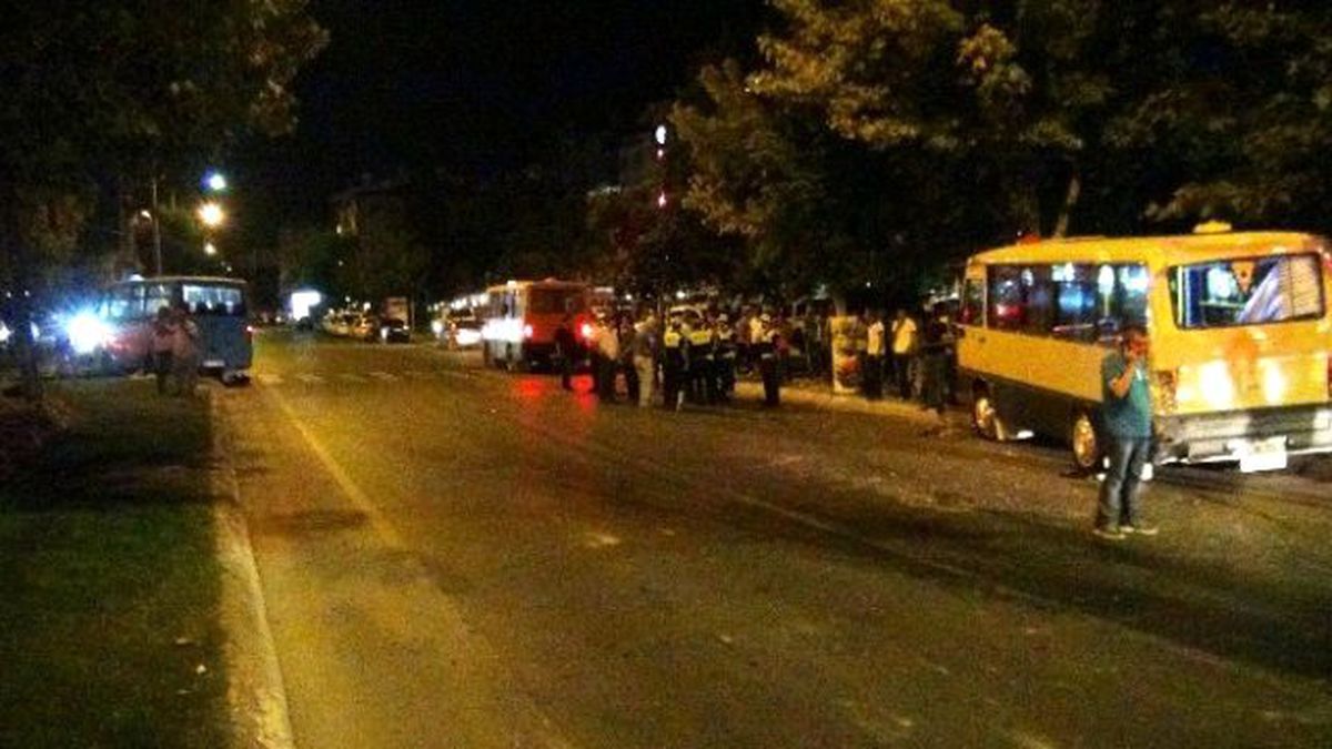 Tekirdağ\'da Yolcu Alımı Sırasında 2 Minibüs Çarpıştı: 6 Yaralı