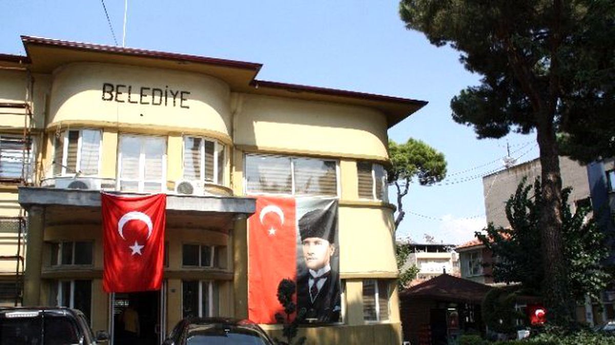Terörü Lanetleyen Alaşehir\'de Her Yer Bayraklarla Donatılıyor