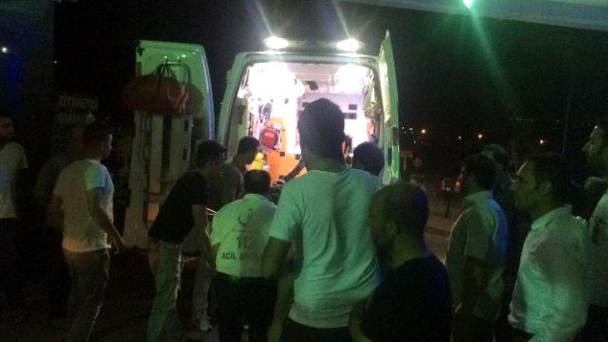 Van\'daki Bombalı Saldırıda Yaralanan 2 Asker Hastaneye Getirildi