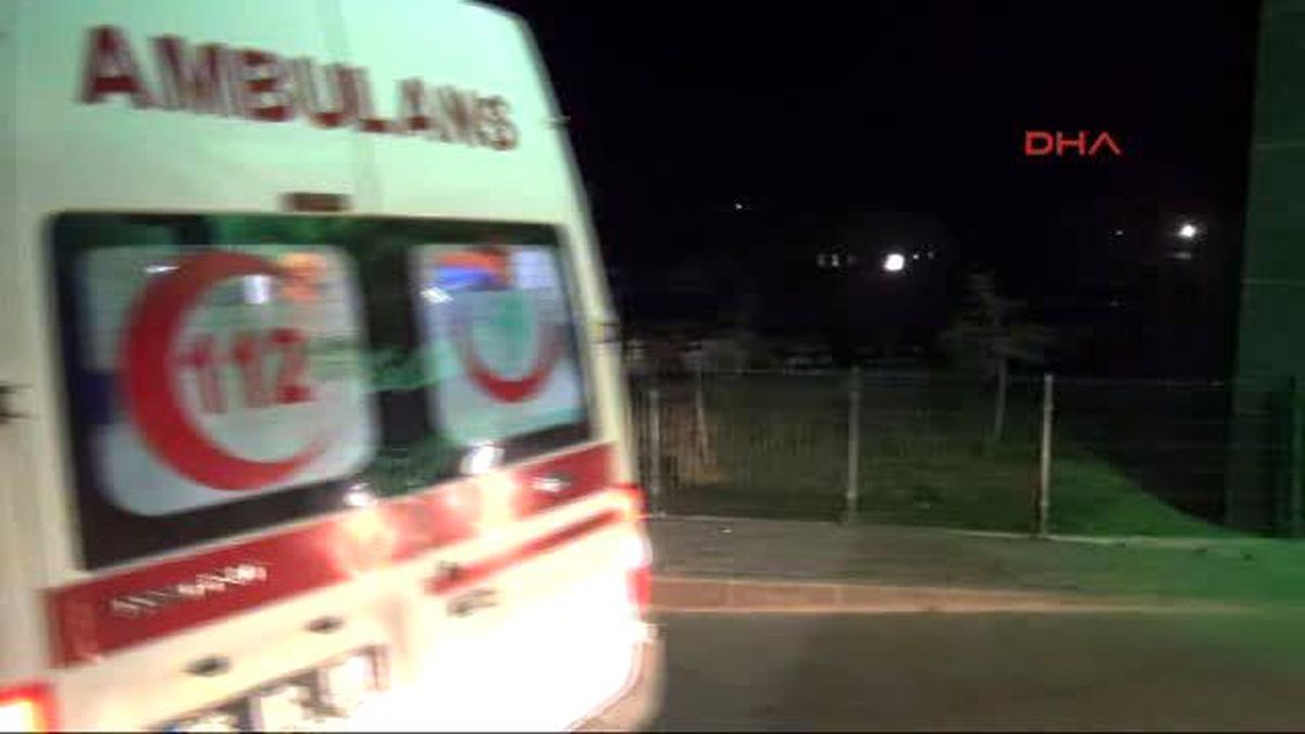Van PKK\'lılar Bomba Yüklü Aracı Jandarma Karakolu Önünde Patlattı: 2 Asker Yaralı