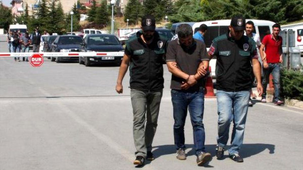 Yozgat\'ta Durdurulan 3 Otomobilde 127 Kilo Esrar Ele Geçirildi