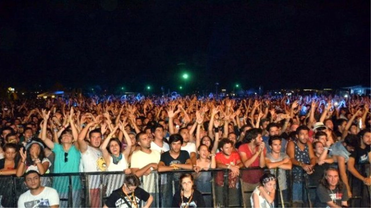 Zeytinli Rock Festivali Başladı