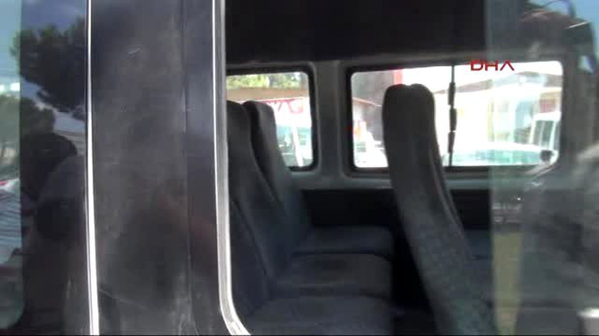 Adana Babasını Dövdü, Linç Edilmekten Polis Kurtardı