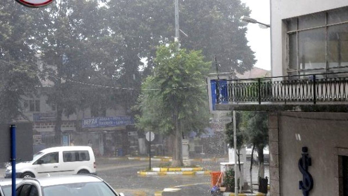 Akçakoca\'da Yaz Yağmuru Etkili Oldu