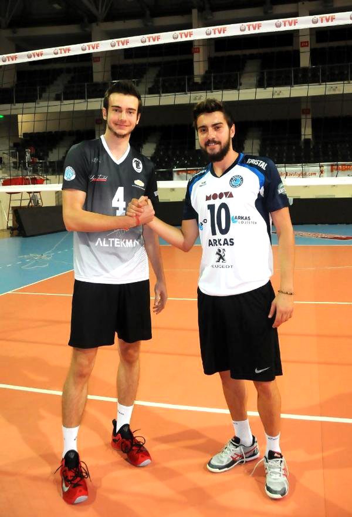 Arkasspor\'un 2 Genci 2 Kulüpte Oynayacak: "Bir Bedende 2 Forma"