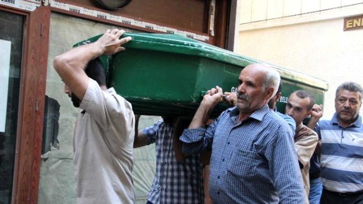 Babasını Kafasına Sıkarak Öldürdü
