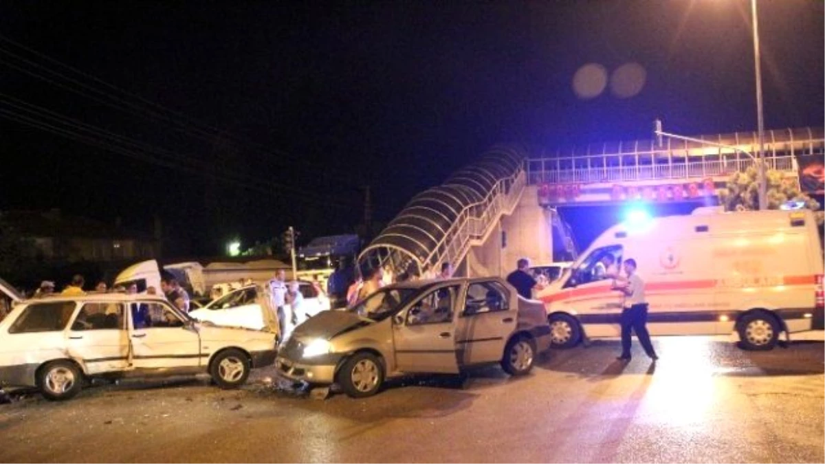 Beypazarı\'nda Düğün Dönüşü Trafik Kazası: 2\'si Ağır 6 Yaralı