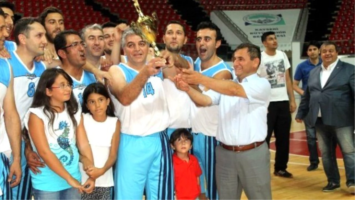 Büyükşehir Belediyesi Şirketler Basketbol Ligi Şampiyonu Hürriyet Endüstri Meslek Lisesi Oldu