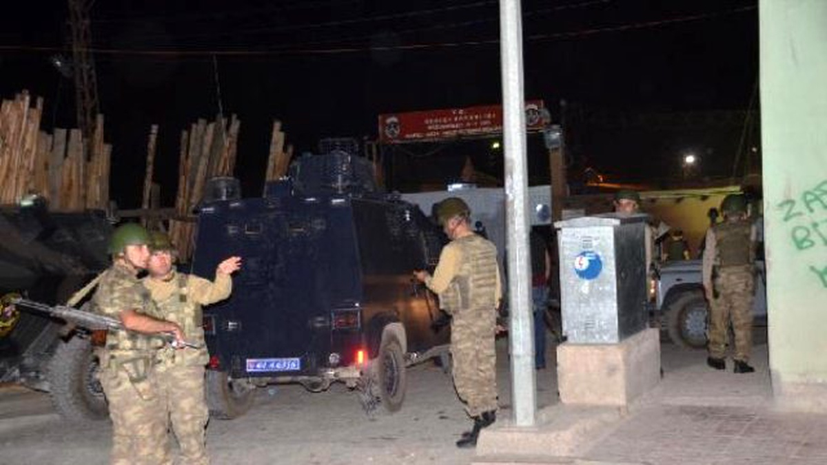 Cezaevi Nöbet Kulübelerine El Yapımı Patlayıcı Atıldı