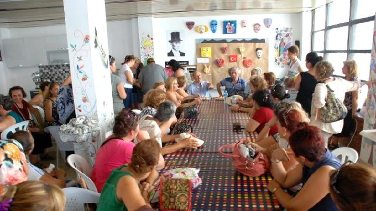 Didim Belediyesi El İşi Kursiyerleri Belgelerini Aldı