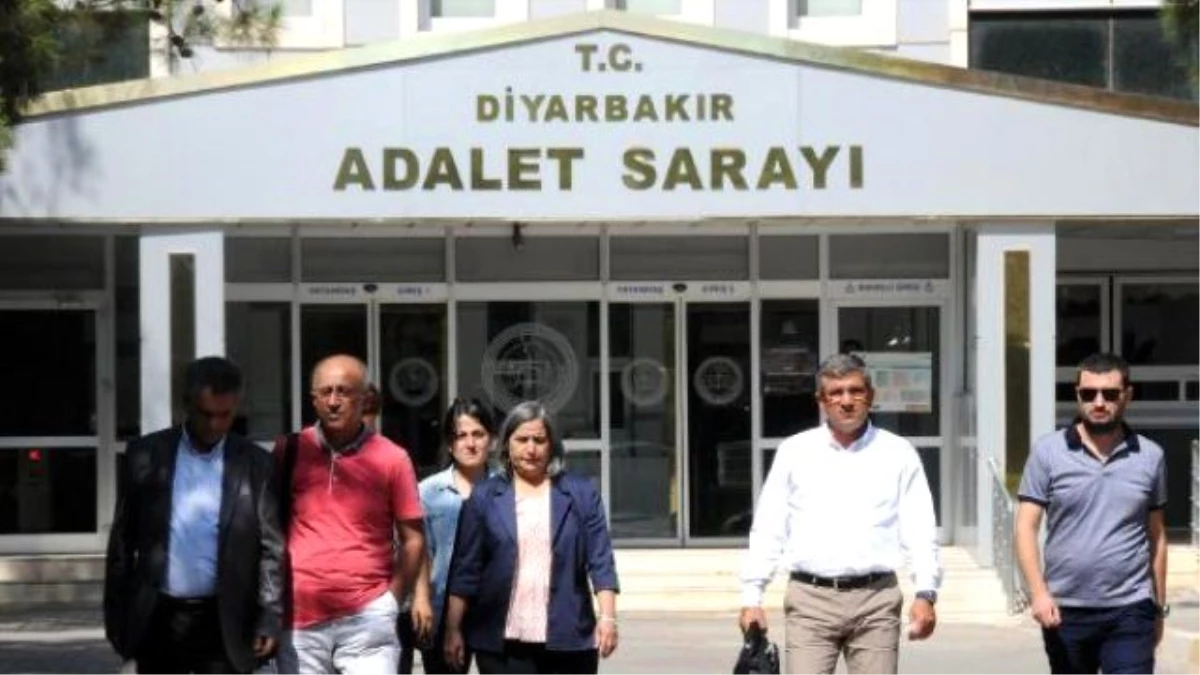 Diyarbakır\'da \'Öz Yönetim\' Açıklaması Yapan Belediye Başkanları Adliyede