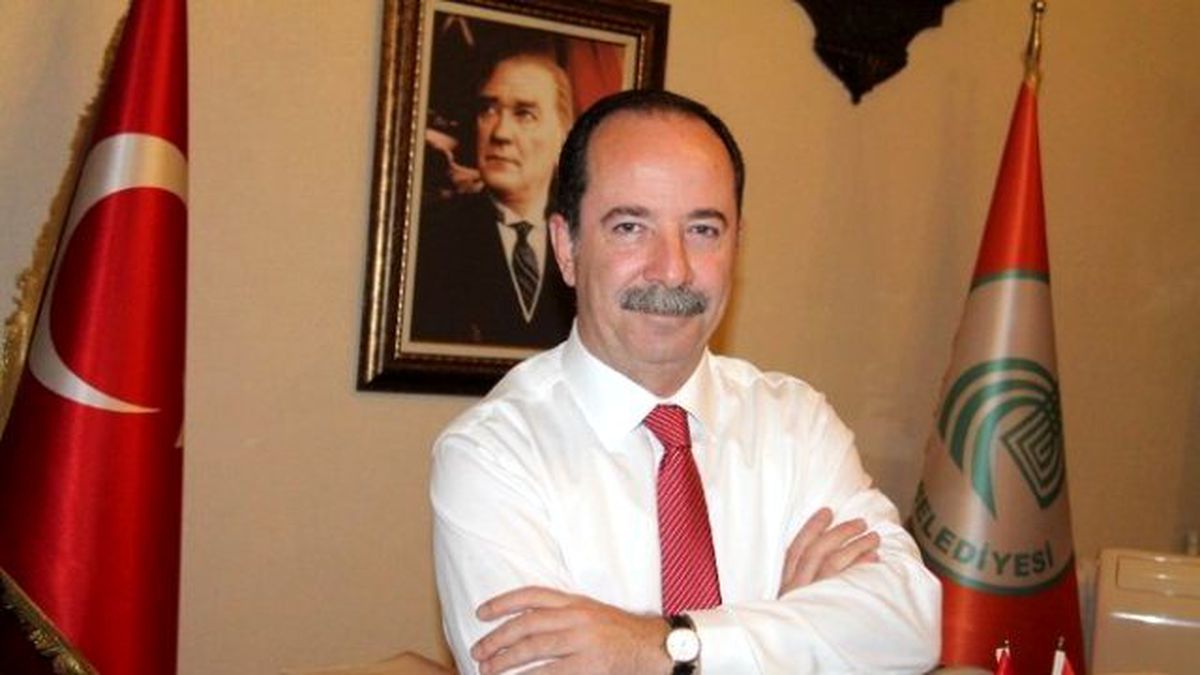 Edirne\'de Sağanak Sonrası Caddeler Deterjanlı Suyla Yıkandı
