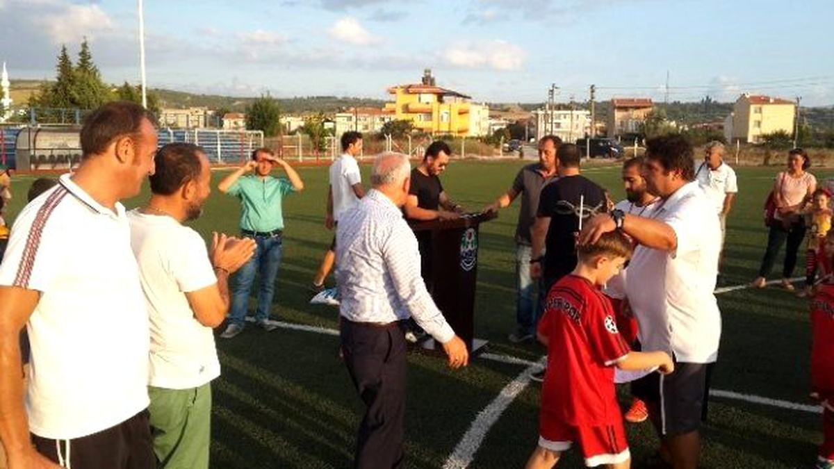 Futbol Yaz Okulu Öğrencileri Sertifikalarını Aldı
