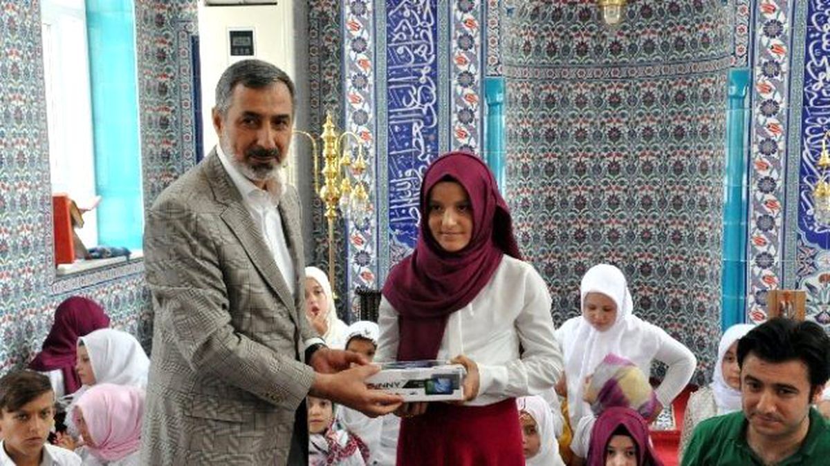 Hadis-i Şerif Yarışmasında Öğrenciler Tabletle Ödüllendirildi