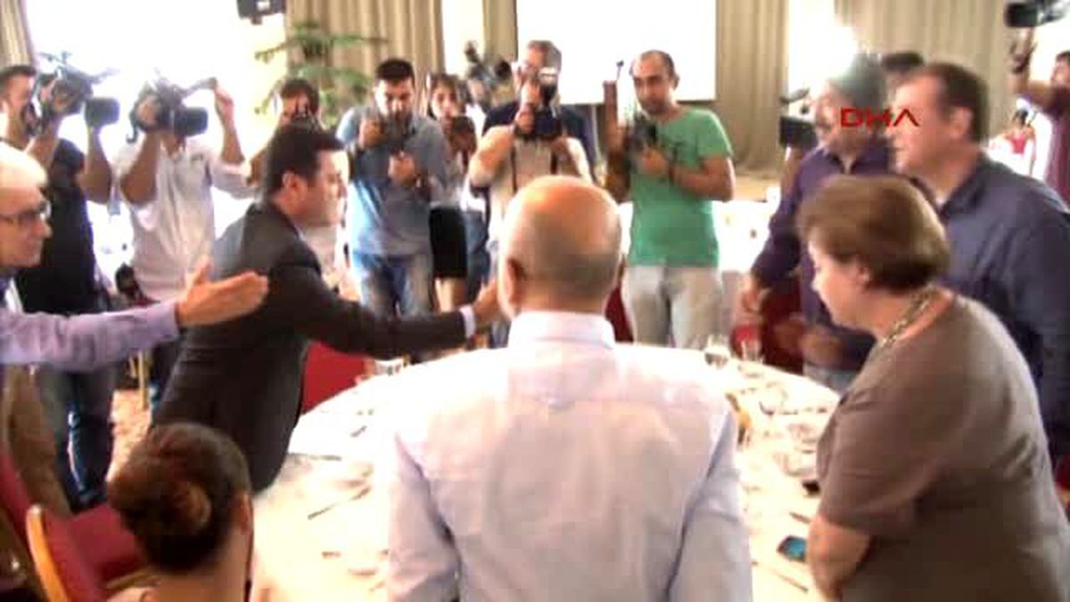 İzmir Demirtaş, İzmir\'de, Basın Kuruluşu Temsilcilerle Buluştu : \'Akp\'nin Oyu Daha da Düşecek\'