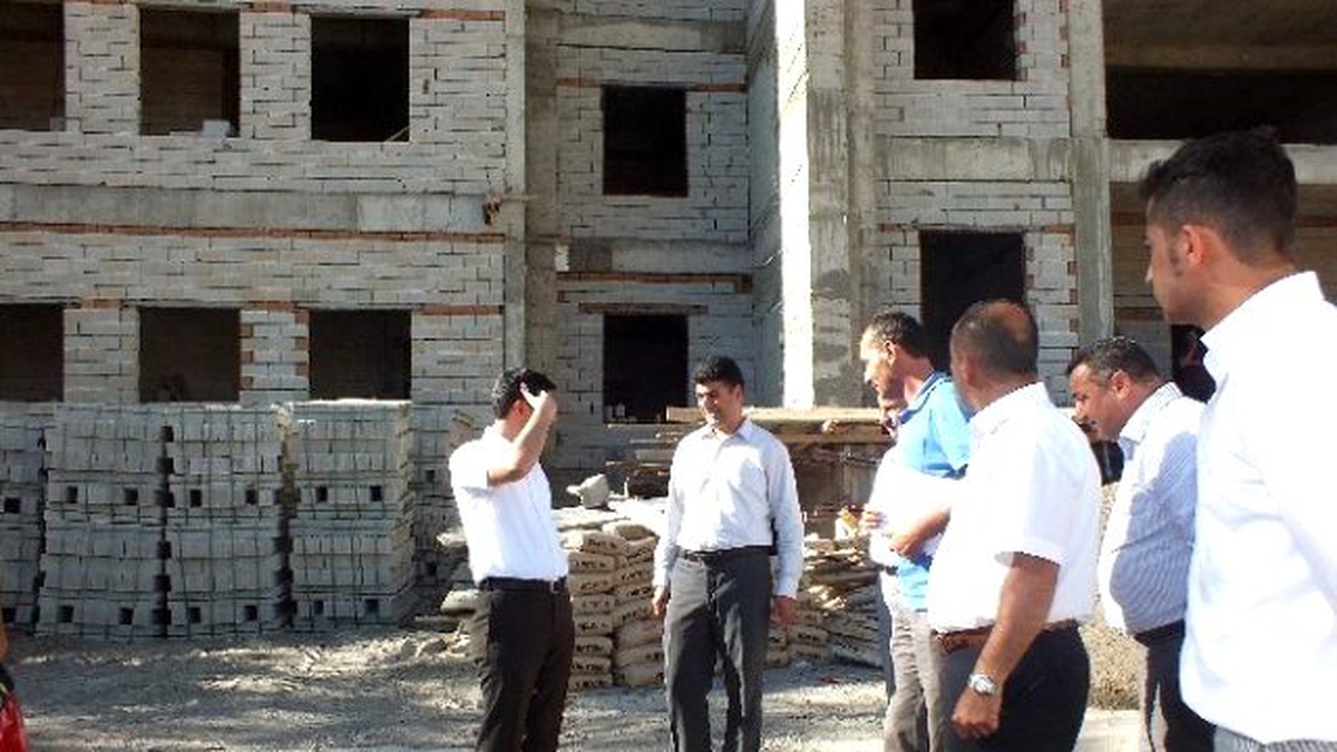 Kaymakam Yeni Yapılan Hükümet Konağı İnşaatını Gezdi