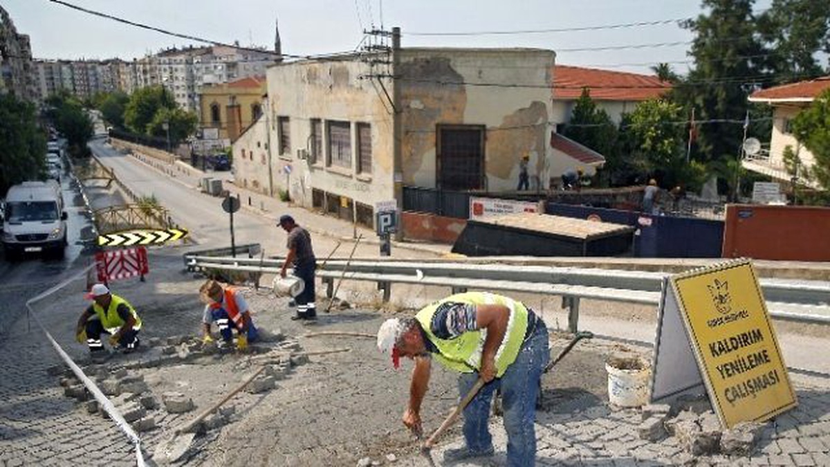 Konak\'ta Bozuk Yollara Jet Bakım