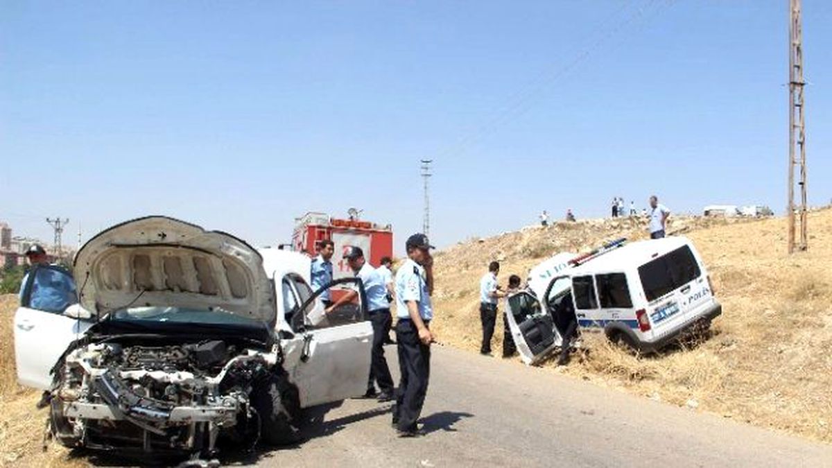 Polisten Kaçan Şahıslar İki Araca Çarpıp Duarabildi