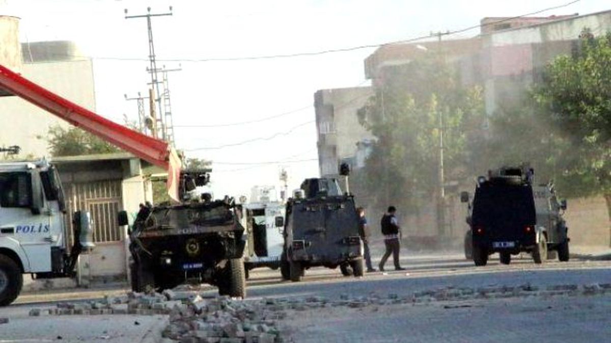 Nusaybin'de Hendek Kapatan Polislere Ateş Açıldı