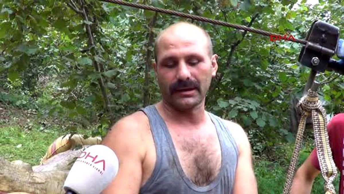 Ordu Üretici Yamaç Arazideki Fındığını İlkel Teleferikle Çekiyor