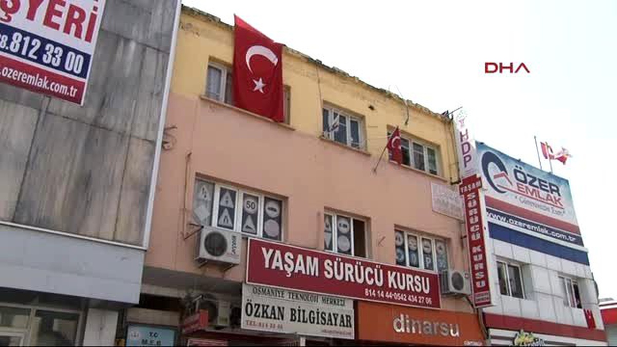 Osmaniye Hdp İl Binasına Türk Bayrağı Çekildi