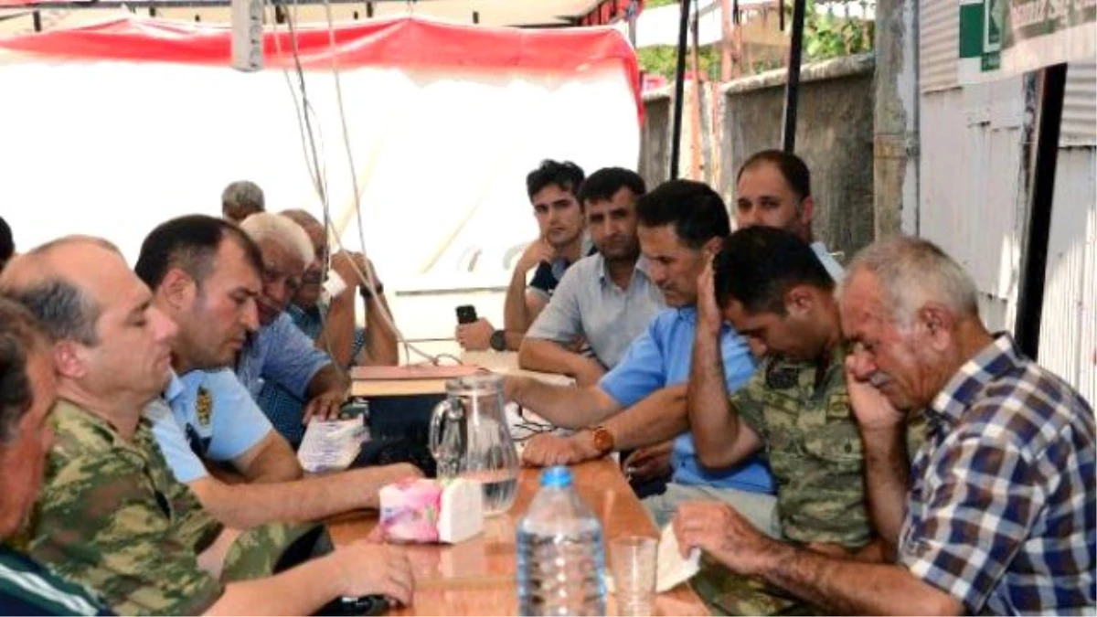 Şehit Haberi Ülkücüleri Sokağa Döktü, HDP Binasını Taşladılar