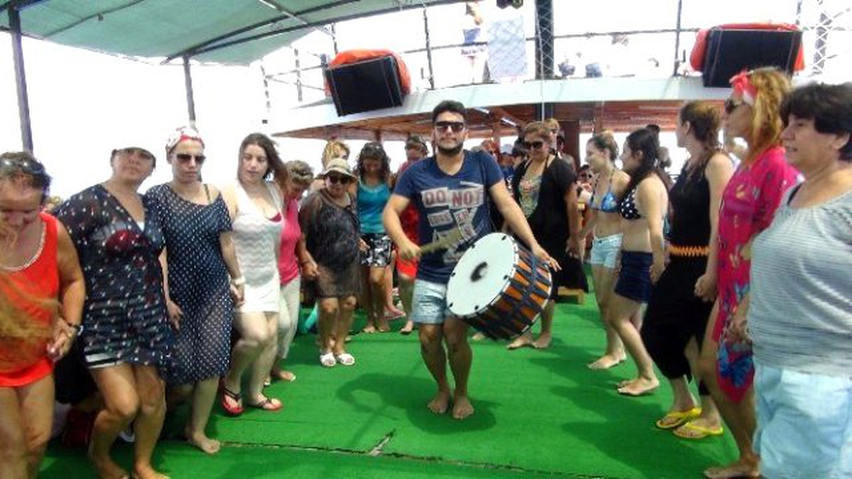 Tatilcilerden Bakanlar Kurulu\'na Davullu Halaylı Teşekkür
