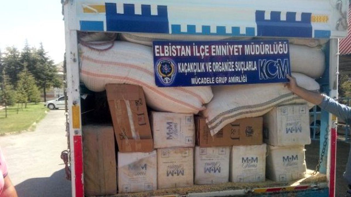 Saman Yüklü Kamyonda 70 Bin Paket Kaçak Sigara Ele Geçirildi