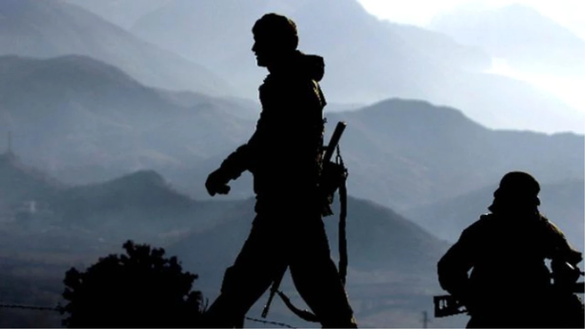 Şırnak\'ta Askeri Birliğe Taciz Ateşi: 3 Asker Yaralı