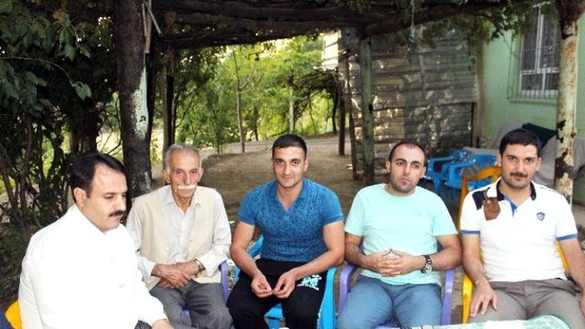 AK Parti İlçe Başkanı ve Stk Temsilcilerinden Ağrı Gazisine Ziyaret