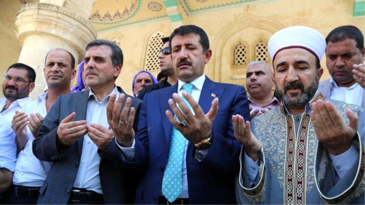 AK Partililer, Huzur İçin Dua Etti