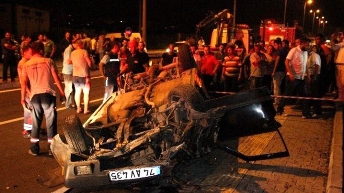 Alkollü Sürücü Taksiye Çarpıp Karşı Şeride Geçti