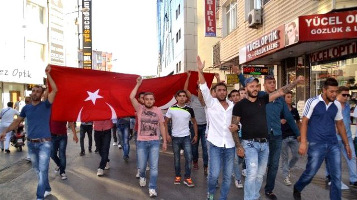 Balıkesir\'de Teröre Lanet Yürüyüşü