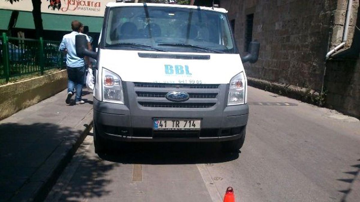 Bisiklet Yoluna Park Eden Yandı