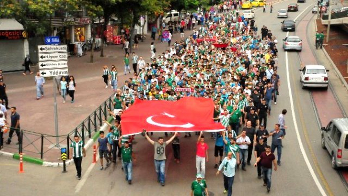 Bursaspor Taraftarı Terörü Lanetlemek İçin Yürüdü