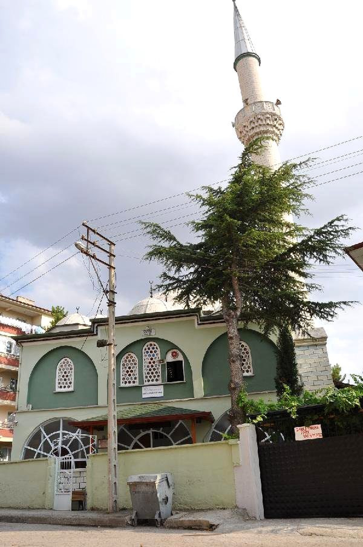 Camiye Yıldırım Düştü, 1 Kişi Yaralandı